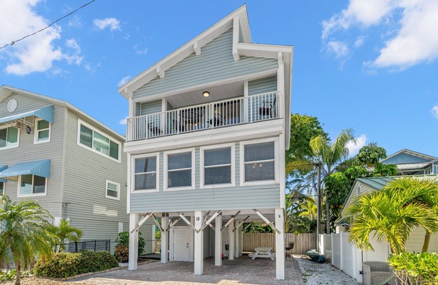Stunning Pet-Friendly Beach Home, Short Walk to the Beach