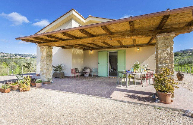Stunning private villa for 6 guests with WIFI, A/C, TV, terrace, pets allowed and panoramic view
