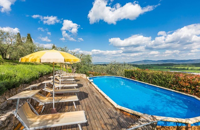 Stunning private villa for 8 people with private pool, WIFI, TV, terrace and pets allowed