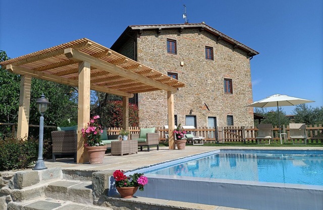 Stunning private villa with A/C, private pool, WIFI, TV, veranda, panoramic view and parking