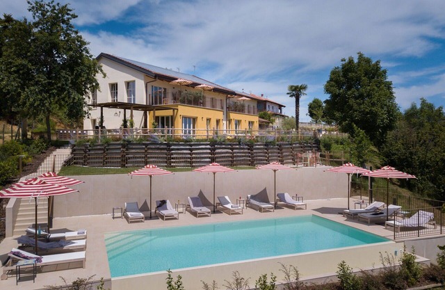 Stunning private villa for 26 guests with private pool, WIFI, A/C and patio, close to Alba