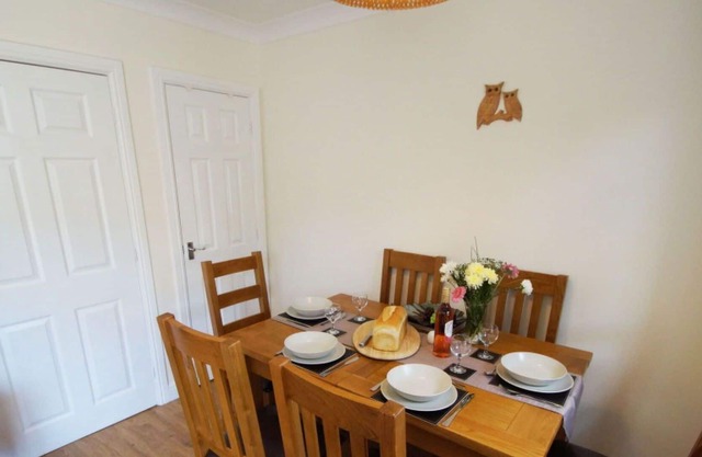 Stunning private villa for 5 guests with WIFI, TV, patio, pets allowed and parking