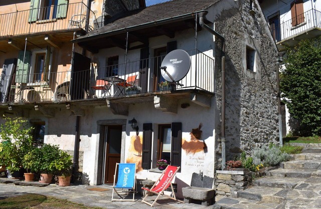 Stunning private villa for 2 guests with WIFI, TV, patio, pets allowed and parking