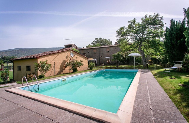 Stunning private villa for 18 people with A/C, private pool, WIFI, TV and parking