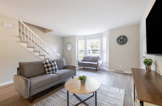 Stunning Southpark/Cotswold Townhome