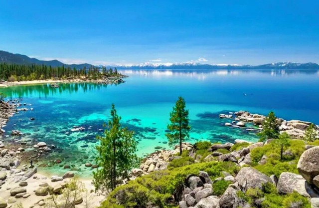 Stunning Tahoe Gem with Hot Tub, Games, Crib; Close to Lake & Skiing