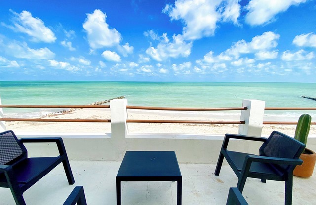 Stunning Views 3 BR, 3baths, Beachfront house w/pool