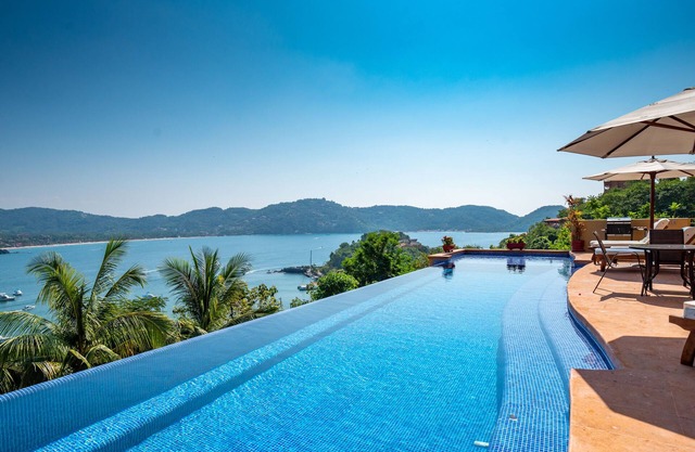 Stunning Views! Amazing Breezes! 5-10 minutes from town!