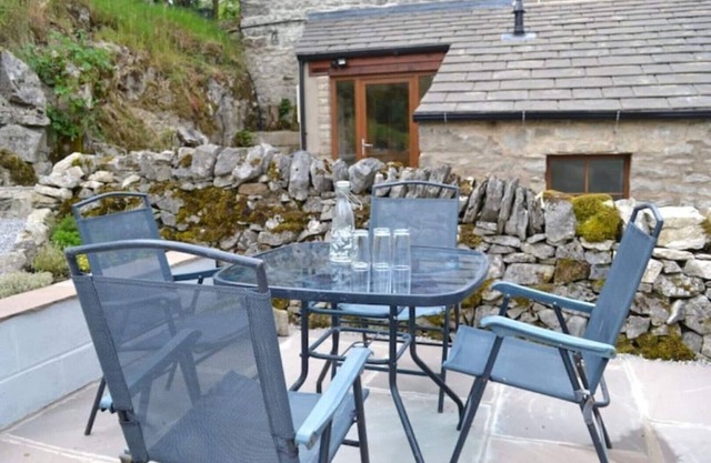 Stunning Views of Yorkshire Dales 3 Peaks, 10miles from Settle | Holiday Cottage