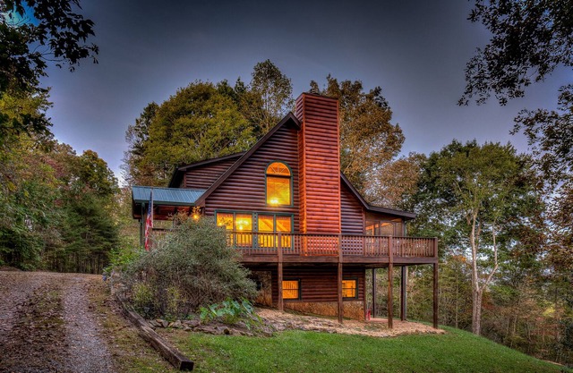 ⭐️Stunning Views on 3Acres Fireplace 15mn to Blue Ridge HotTub PoolTable GameRm!