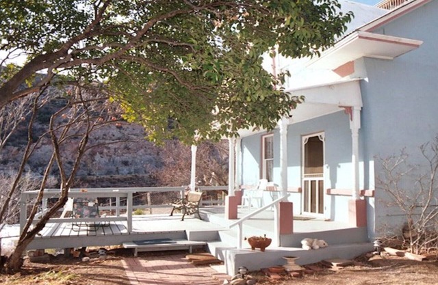 Stunning Views.Steps to Main Street, Family and Pet-friendly, Free Parking