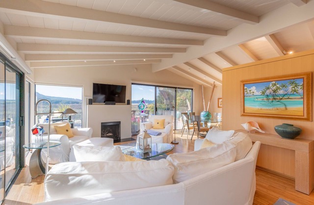 Stunning views, Walk to Ocean Ave Carmel-By-The-Sea, Private, Gated grounds