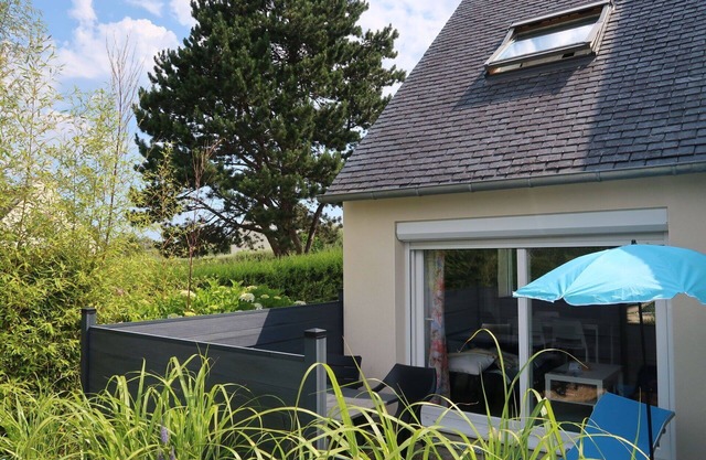 Stunning villa for 3 guests with WIFI, TV, patio, pets allowed and parking