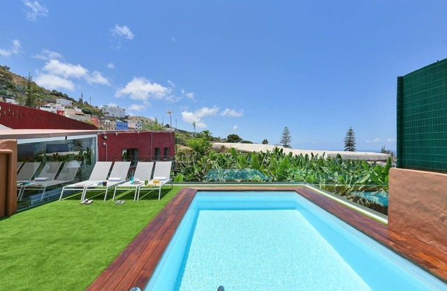 Stunning villa for 6 people with WIFI, pool, TV, patio and parking