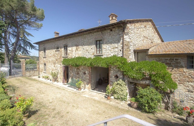 Stunning villa for 6 guests with WIFI, TV, terrace, pets allowed and panoramic view