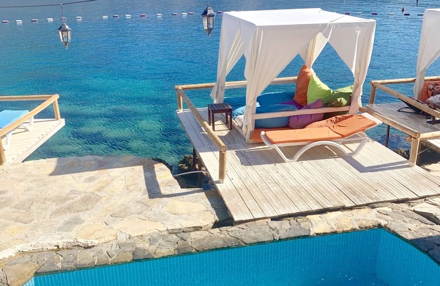 Stunning Villa w private pool & access to the Beach