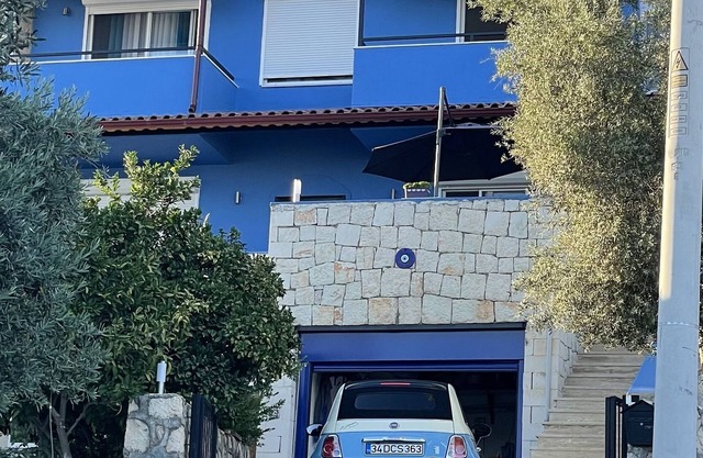 Stunning villa with pool garden and sea views