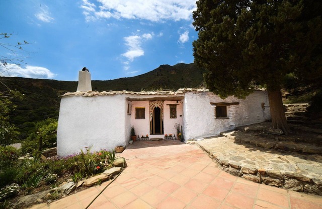 Stunning Villa with Sauna, Swimming Pool and Yoga Space