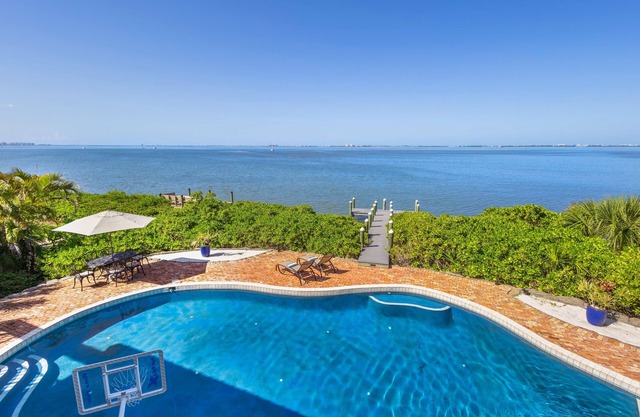 Stunning waterfront retreat w/panoramic view, spectacular sunsets & Heated pool