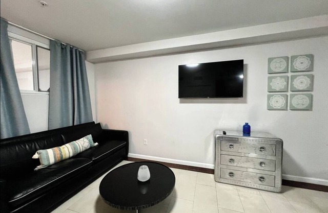 Stylish 1Bd Apt next to Convention Center