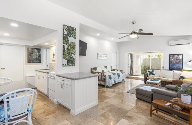 Stylish 1BR Apartment with AC, Full Kitchen & W/D - Just Steps to the Beach