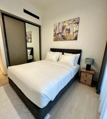 Stylish 1BR Apartment with Balcony & Cityscape Views in Binghatti Heights