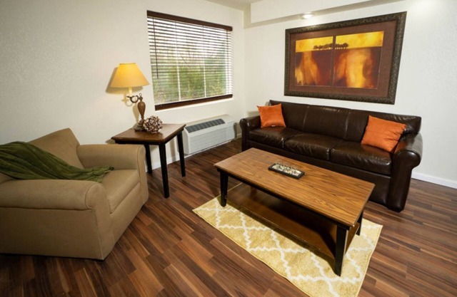 Stylish 1BR Getaway with Pool – Oak Ridge Branson