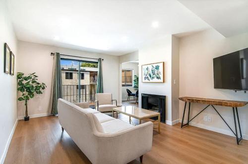 Stylish 1BR Near Universal Studios with Parking