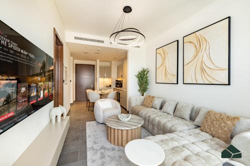 Stylish 1BR with City and Partial Burj View by BMS