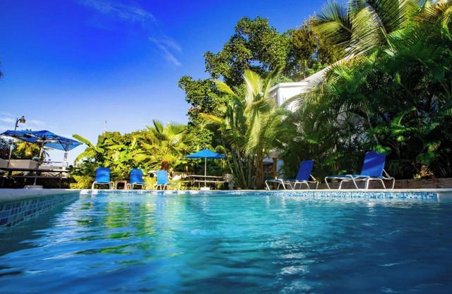 Stylish 1r-1b Apt Near The Beach And Main Street