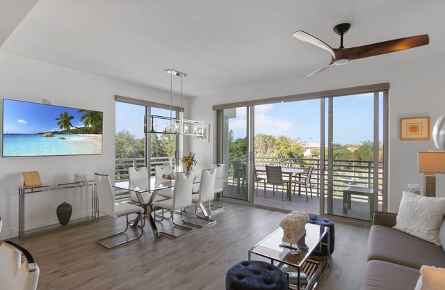 Stylish 2/2 Condo Pool View w/2 terraces 4th Floor