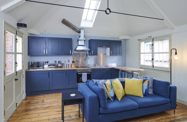 Stylish 2 Bedroom Apartment Close to City Centre