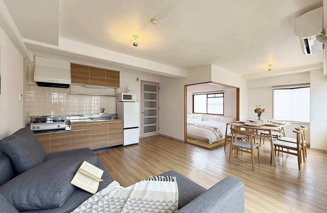 Stylish 2-Story Apartment Near Atomic Bomb Dome