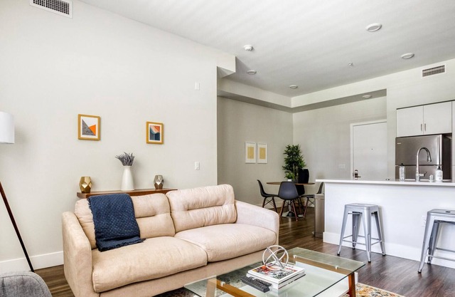 Stylish 2BR in Fremont with Pool, Gym & Parking