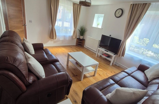 Stylish 3-Bedroom House in Kingston Upon Hull – Perfect for Families & Groups