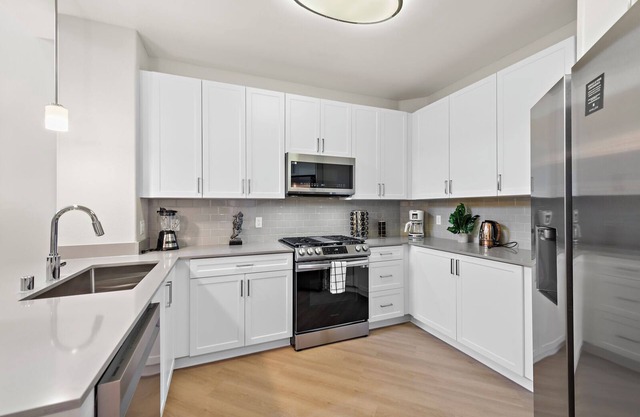 Stylish 3 Bed in the Heart of Irvine. Centrally Located, Beautifully Decorated.