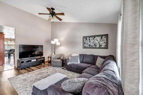 Stylish 3 Bedroom House, GRB, Wi-fi & Parking