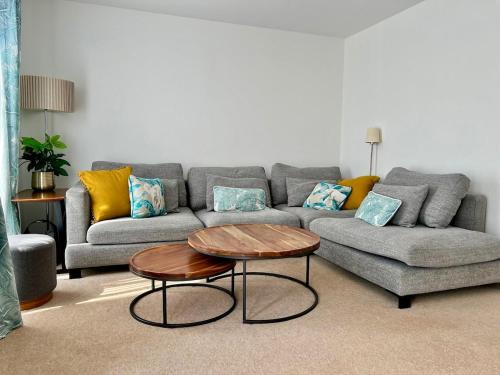 Stylish 3BR Cardiff Home Balcony, Garden, Free Parking and EV Charging
