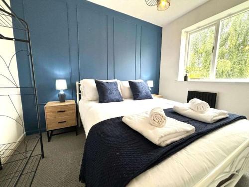 Stylish 3BR Hideaway in Shrewsbury - Business Ready, Leisure Friendly By Parydise Properties