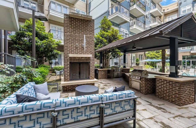 Stylish| 5 Min to DT| Parking, Gym & W/D| Sleeps 6