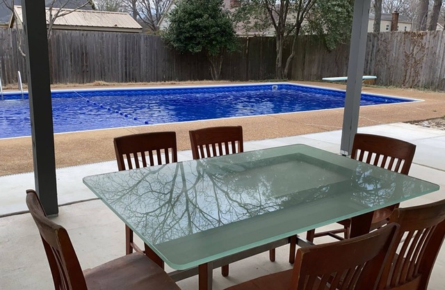 Stylish 6BR/3BA prime location close to all!