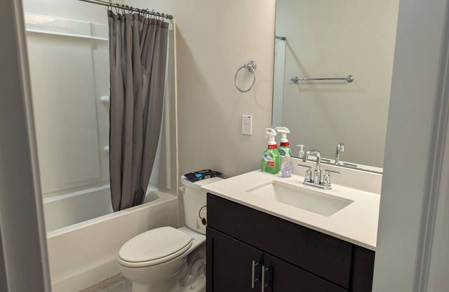 Stylish and charming 2-bedroom house with AC and WiFi in Mebane