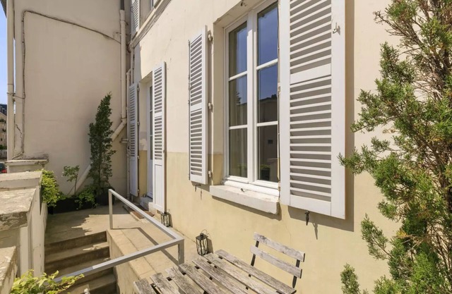 Stylish and comfortable apartment with a terrace, close to the Palace