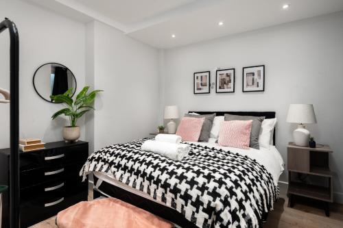 Stylish and Modern 2 Bedroom Flat, Finsbury Park, Sleeps up to 6 guests 3 double beds, Near Emirates Stadium