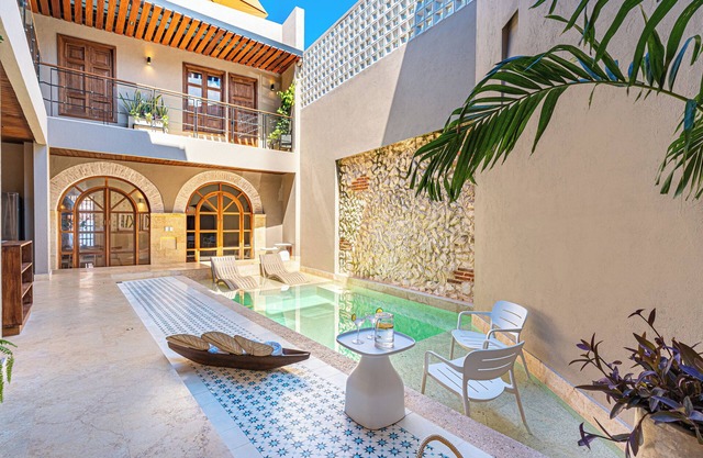 Stylish and Renovated house in the walled city