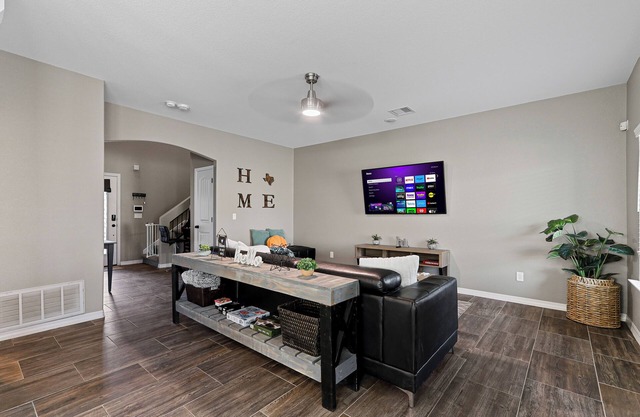 Stylish and Spacious Farmhouse Retreat with all Comforts