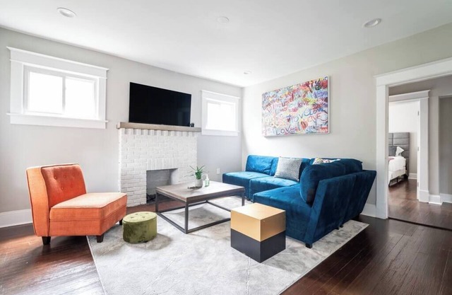 Stylish And Spacious Cozy Retreat Central Location