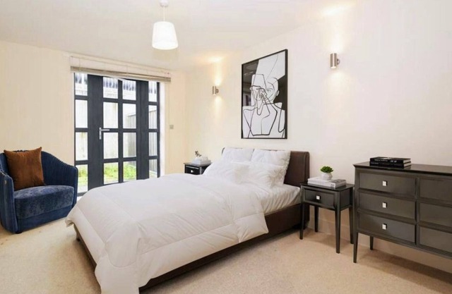Stylish and specious 3 bed apartment up to 10 people