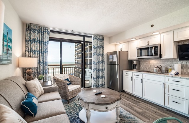 Stylish and very clean oceanfront condo- Pools, hot tubs, pool bar, lazy river!