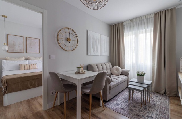 * Stylish Brand New Apt 5 guests A/C El Clot @22 District